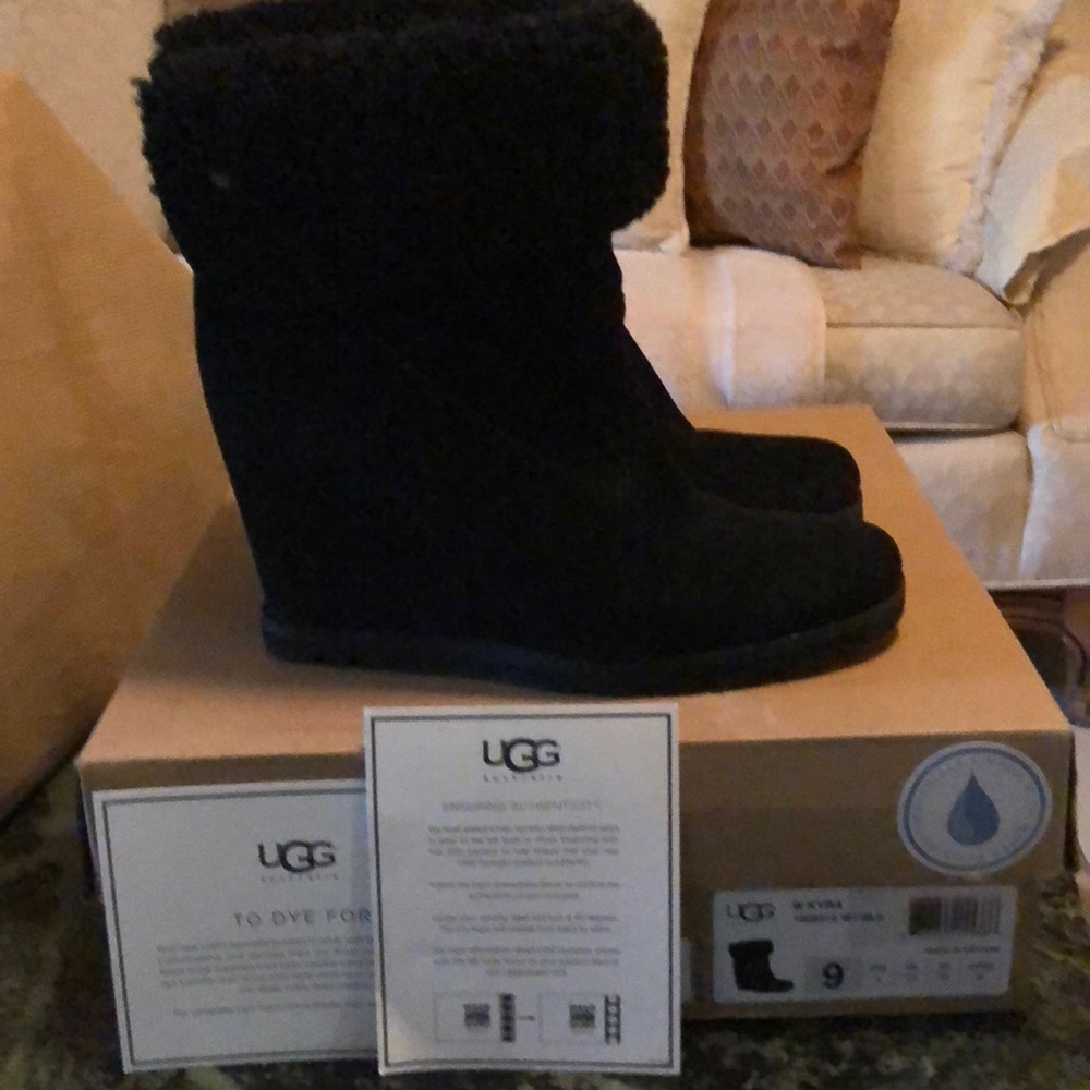 Blk Ugg Boots